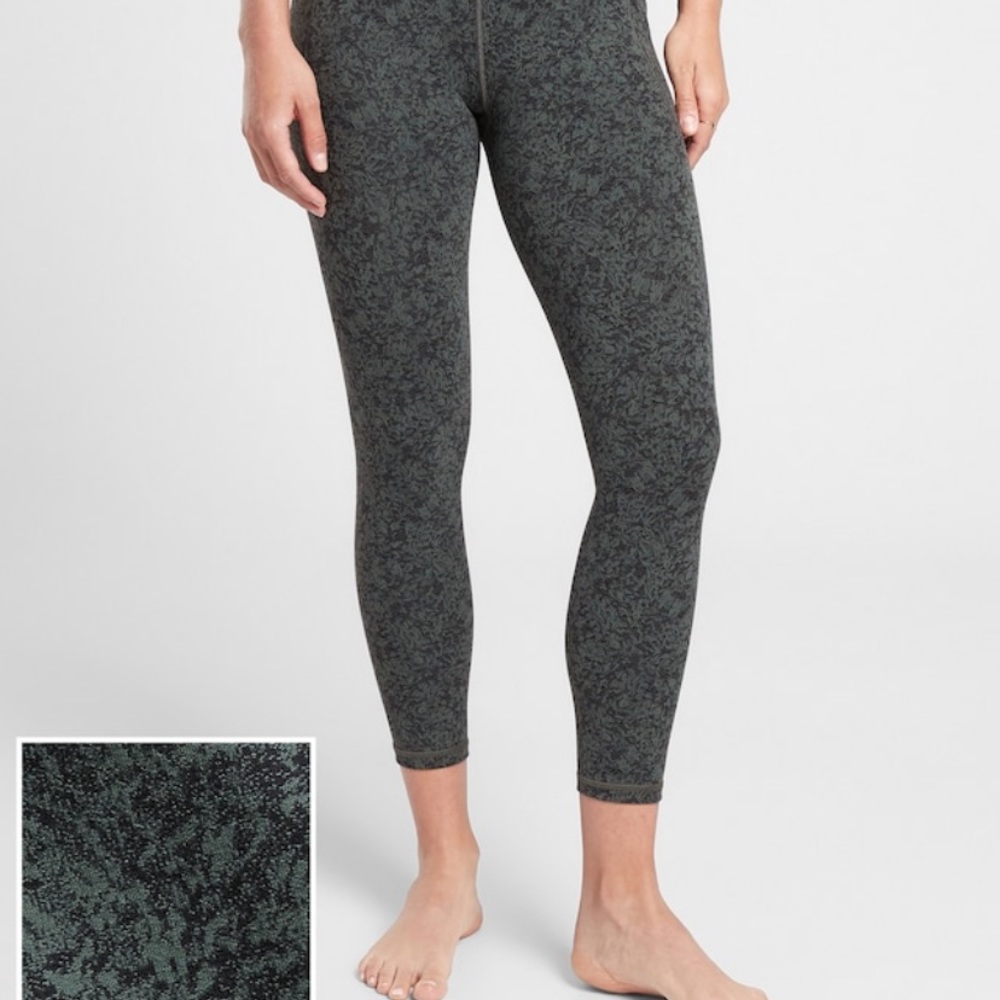 Athleta Salutation Stash Pocket II 7/8 Tight